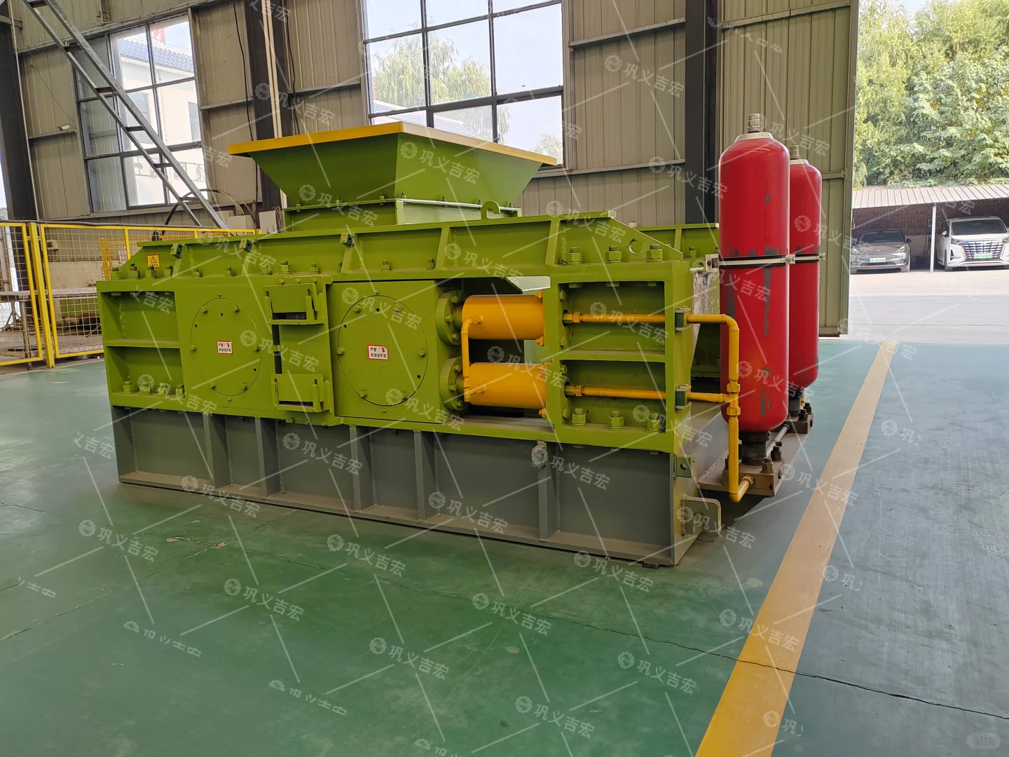 3公分鹅卵石破碎 对辊破碎机更具经济性