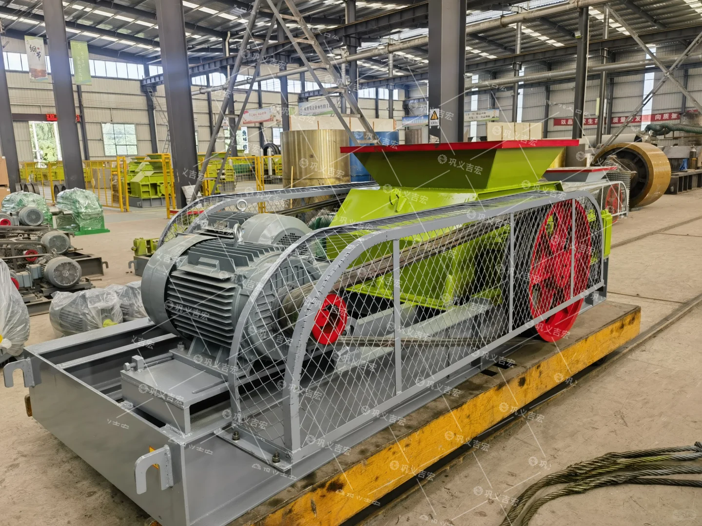 破碎活性炭用什么设备专业选择双齿辊破碎机