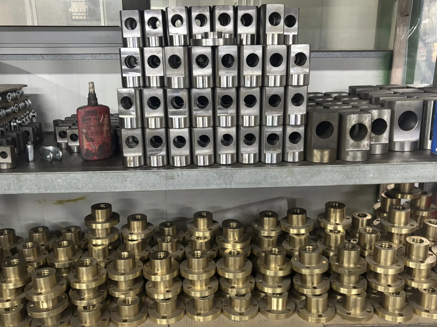 各种电机 变频器 减速机 升降机