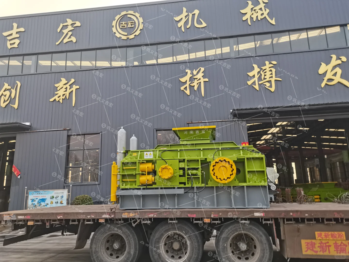 3公分鹅卵石破碎 对辊破碎机更具经济性