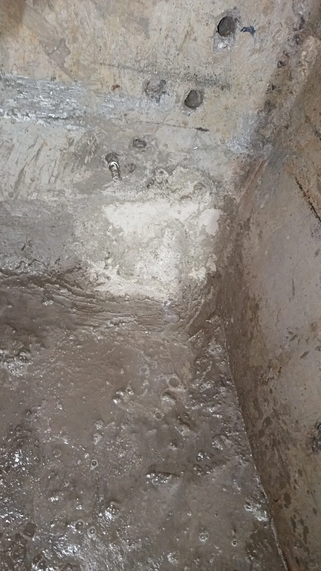 地下水泉眼已经被堵了