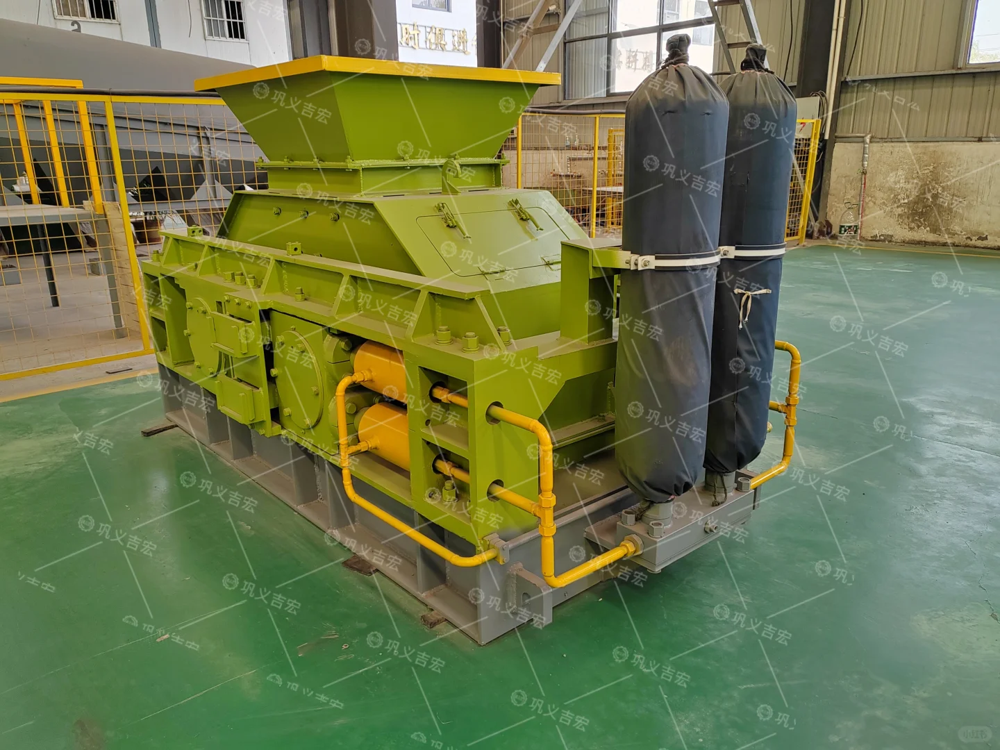 1510液压对辊破碎机能处理多大尺寸的原料