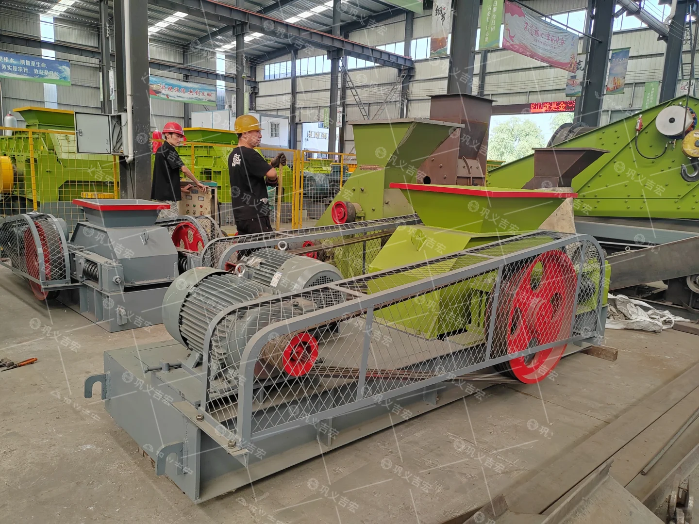 破碎活性炭用什么设备专业选择双齿辊破碎机