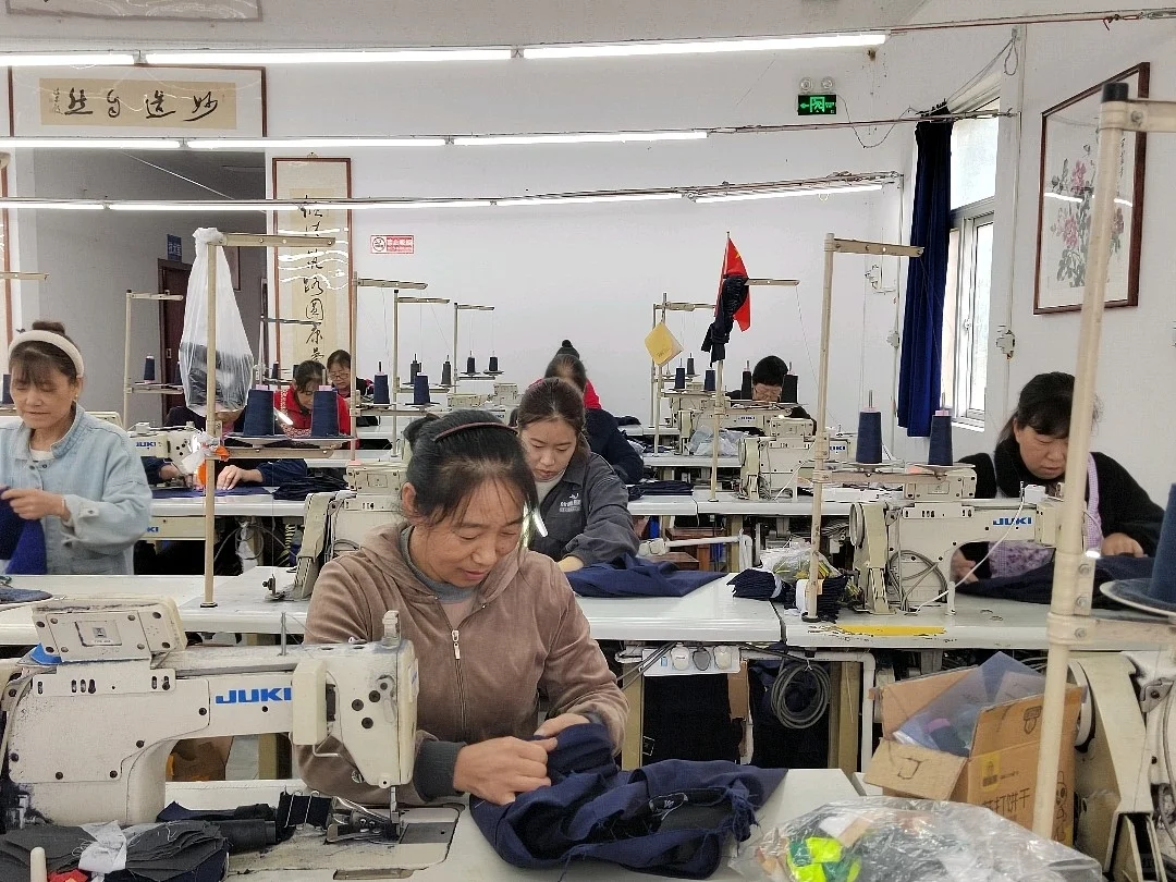“扶贫车间”生产忙 百姓增收有盼头