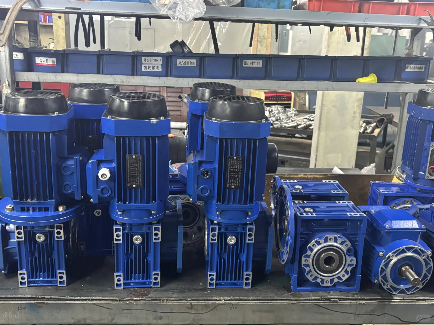 各种电机 变频器 减速机 升降机