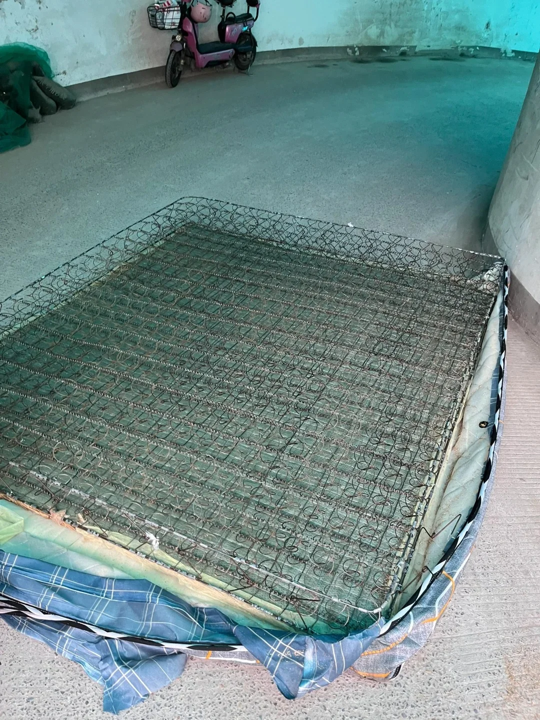 才知道扔垃圾也要钱？卖废铁居然得..