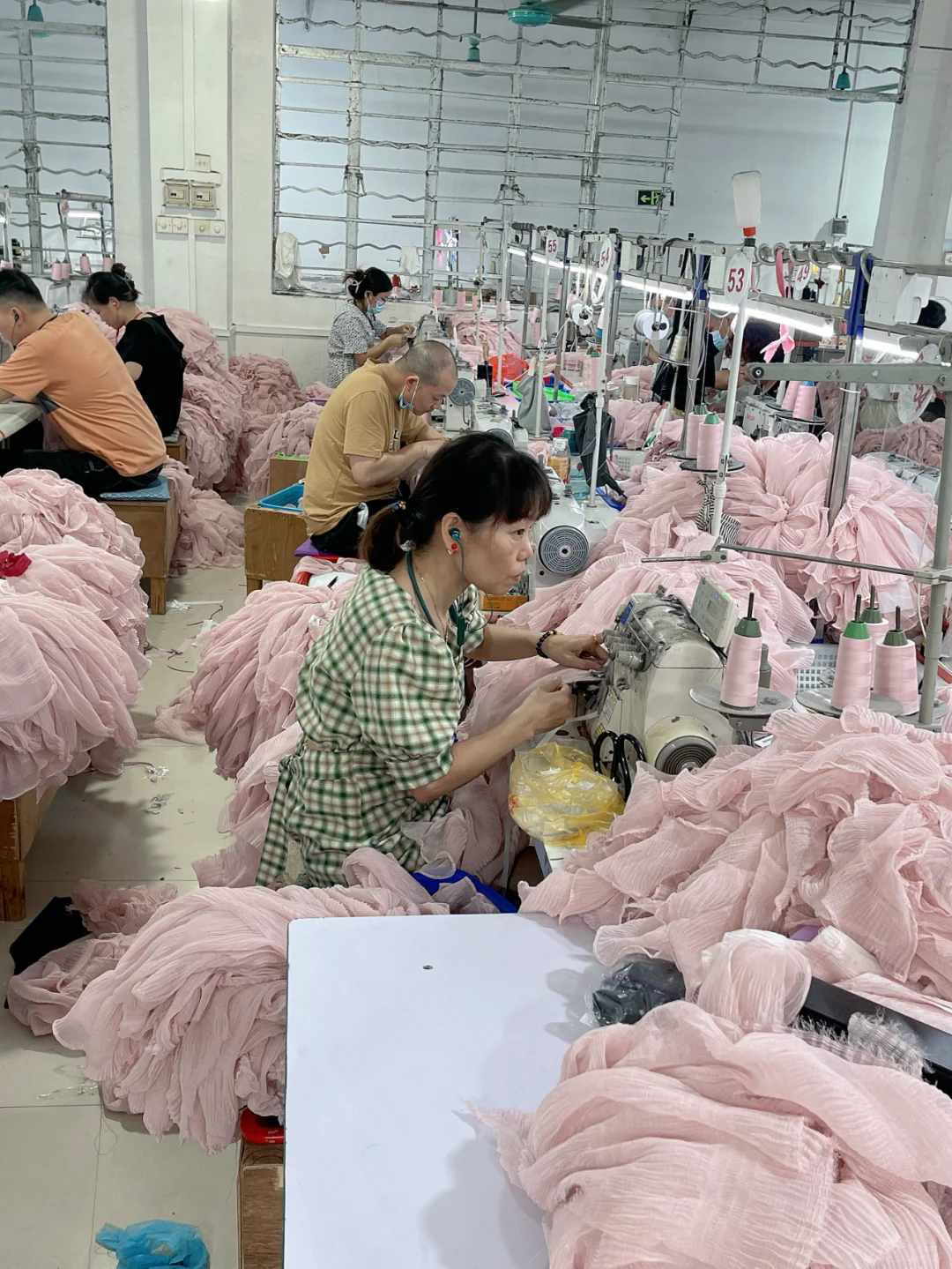 ??开发自己的服装品牌怎么跟工厂合作