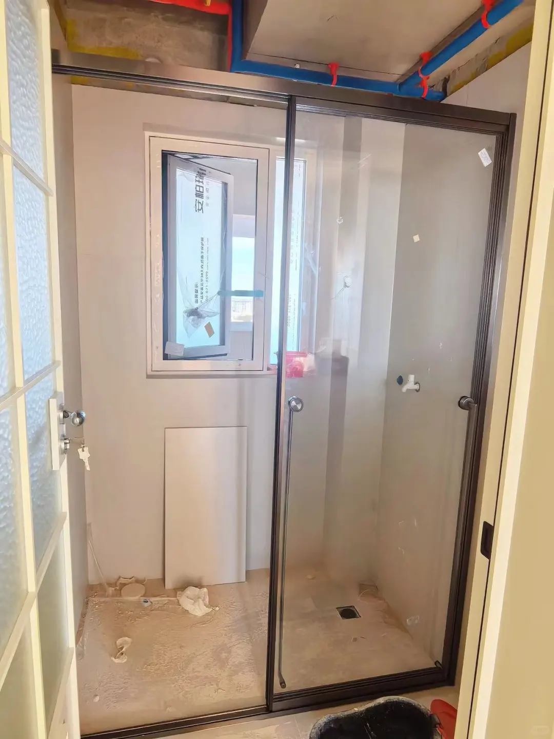 想知道大家这玻璃门花了多少?