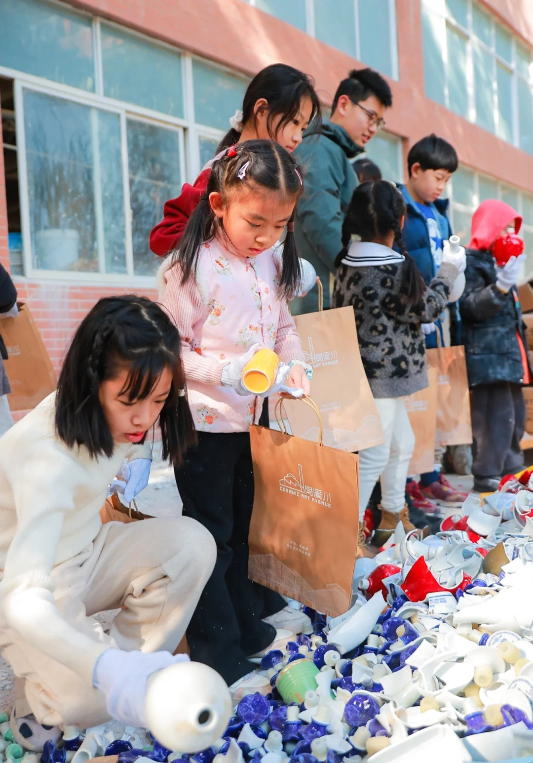 我把陶瓷碎片戴在了手上