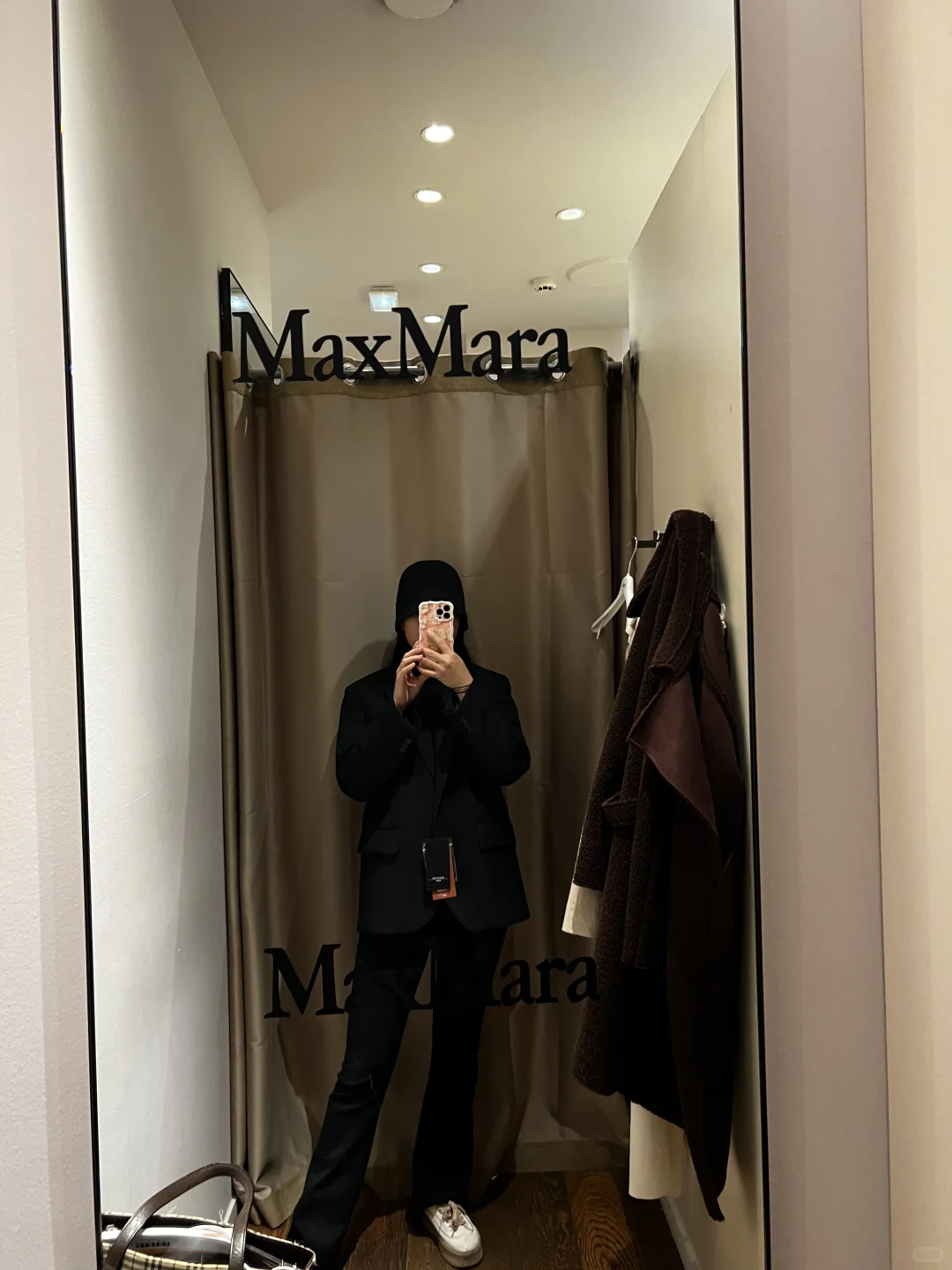 逛巴黎河谷打折村逛出上班开会的感觉