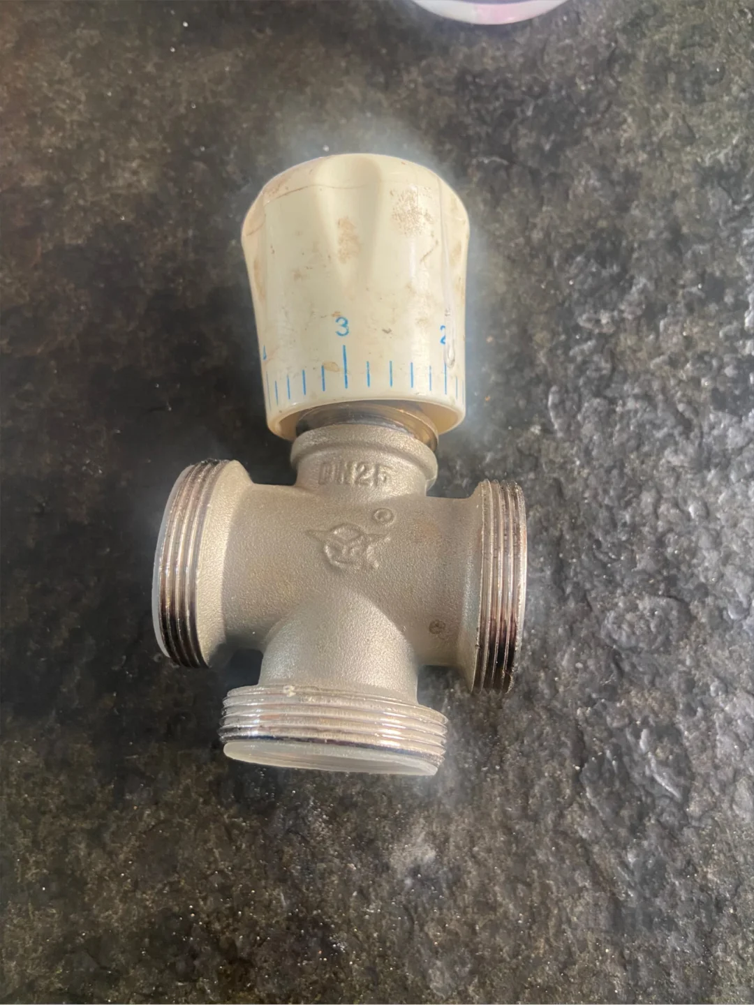 求助,这种温控阀有替代的吗?