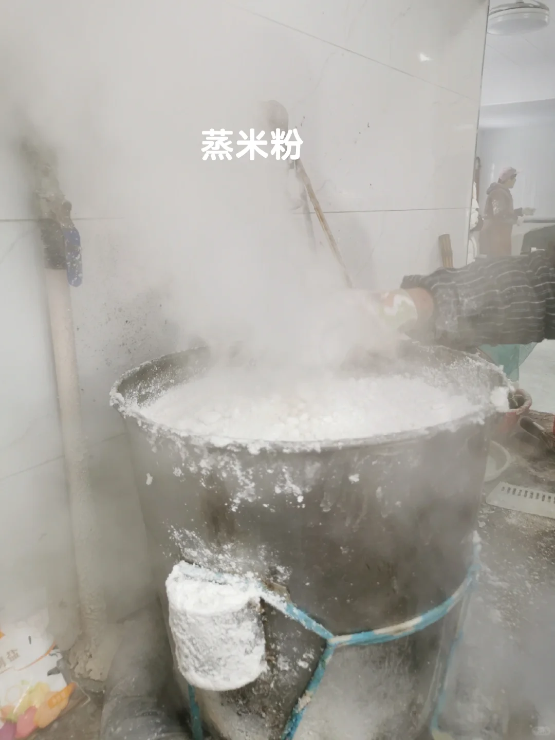 城里来的游客把小作坊年糕厂干成流水线了