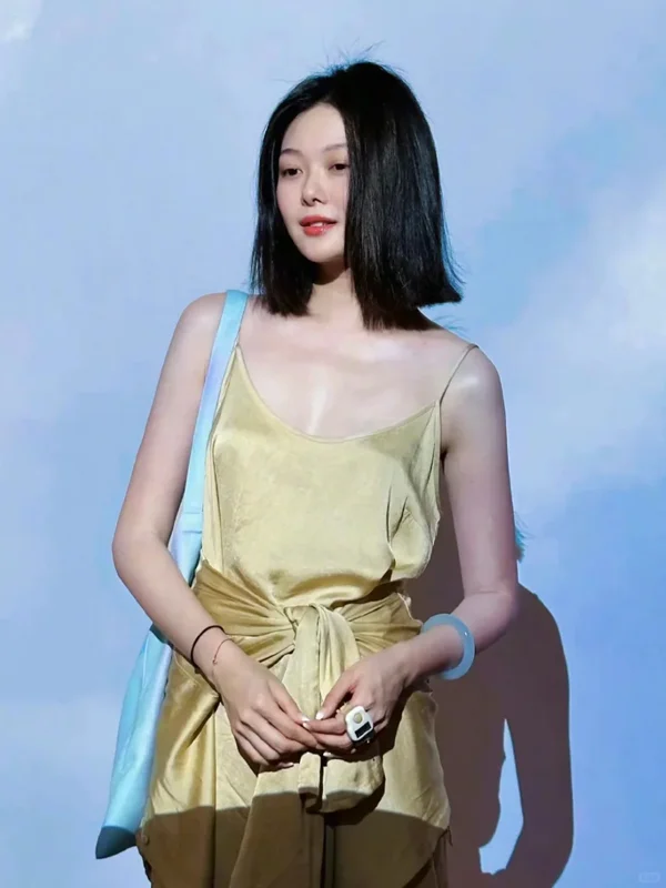 晚晚晒玻璃种手镯，她终于在翡翠这毕业了？