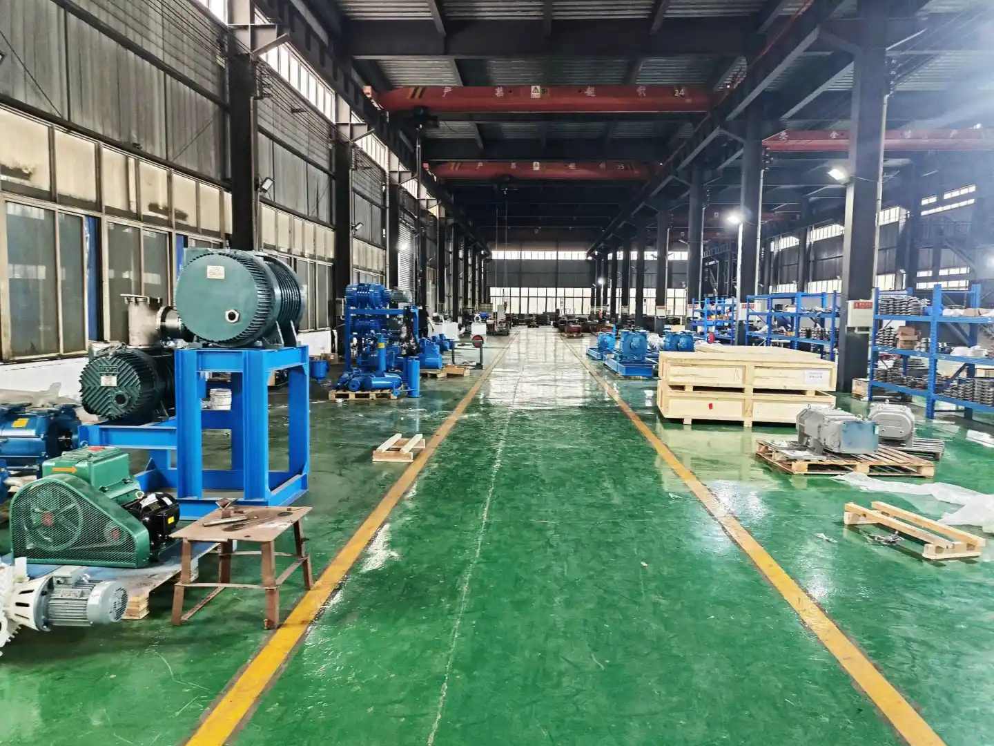 国产工业用旋片泵高效稳定助力真空镀膜免