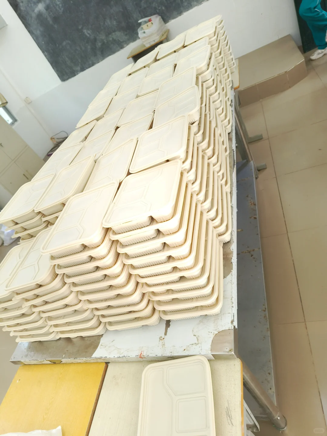 可降解餐盒的生产揭㊙️价格实惠到惊人