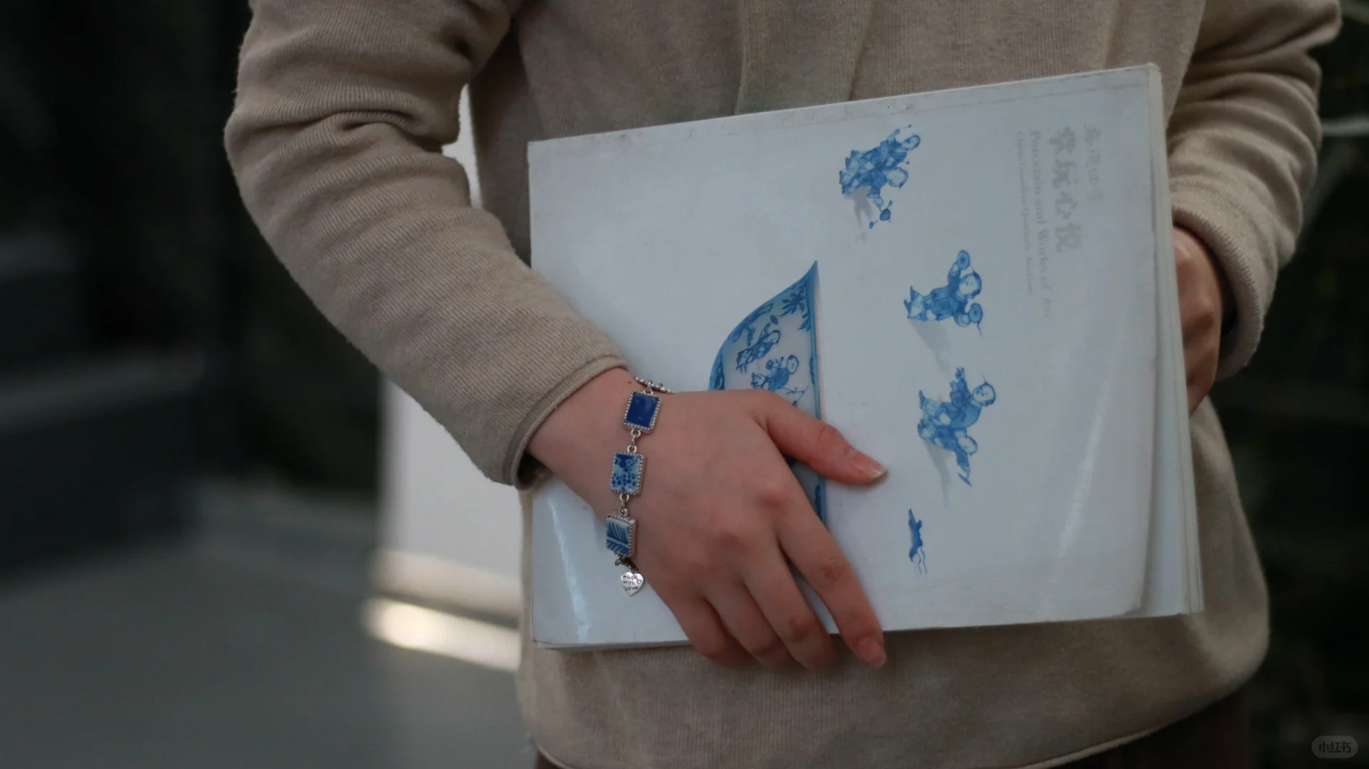 我把陶瓷碎片戴在了手上