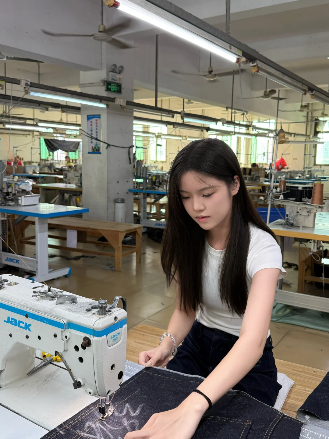 00后创业｜厂妹学做牛仔裤的一天！厂花的日常