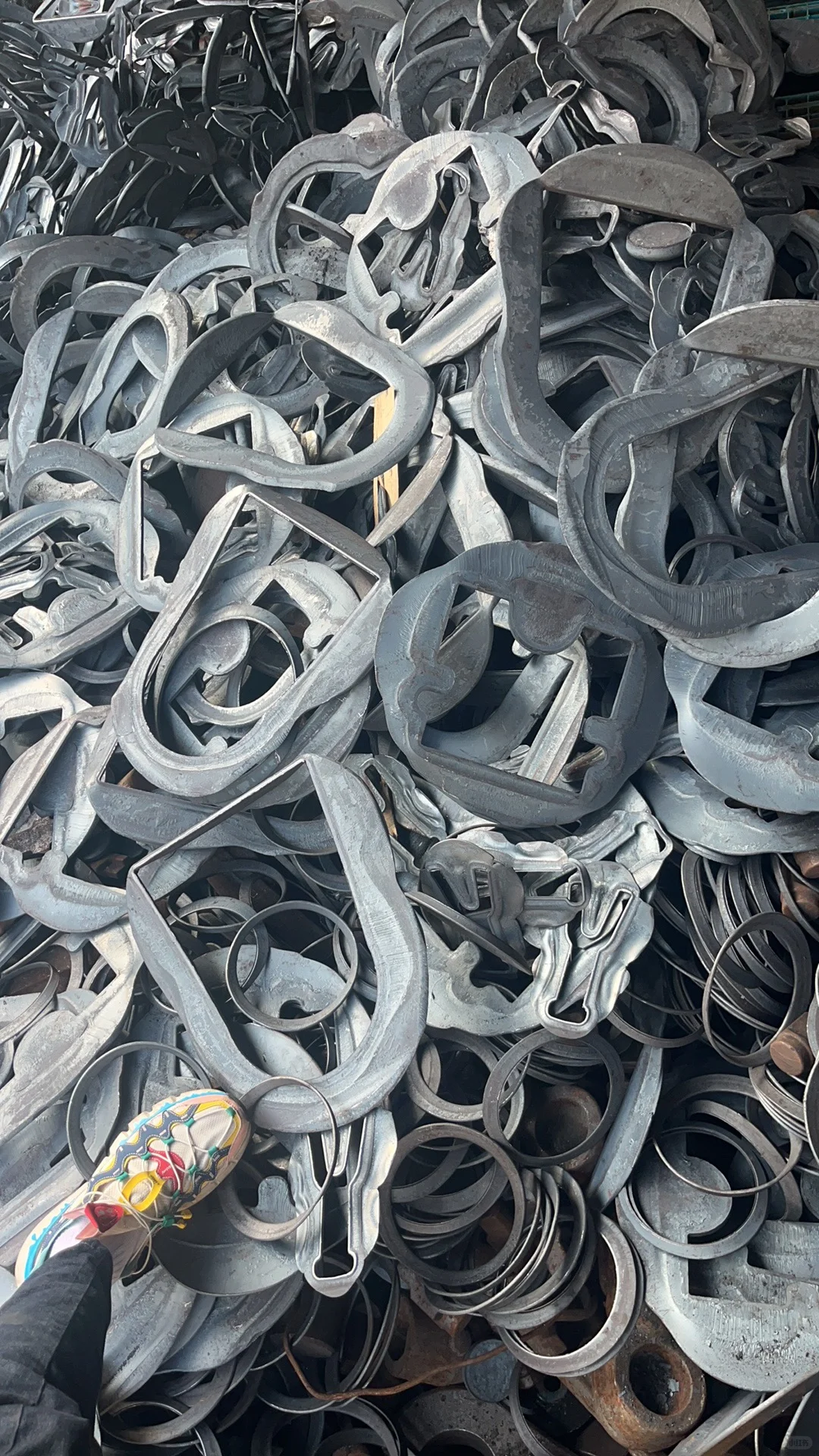 现金大量收购锻打热冲，马蹄铁