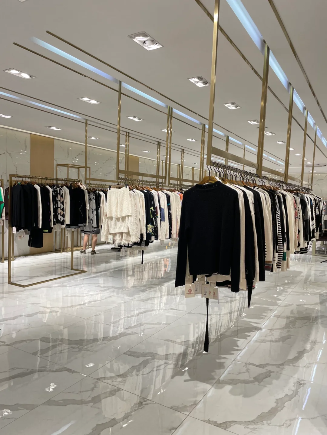 旺季来临｜服装实体店主如何找毛衣工厂拿货