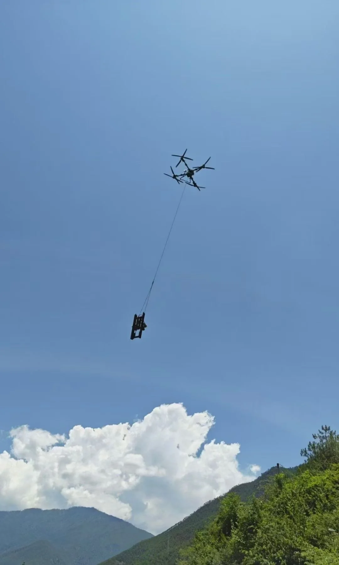 解锁无人机新技能!当“空中搬运工”