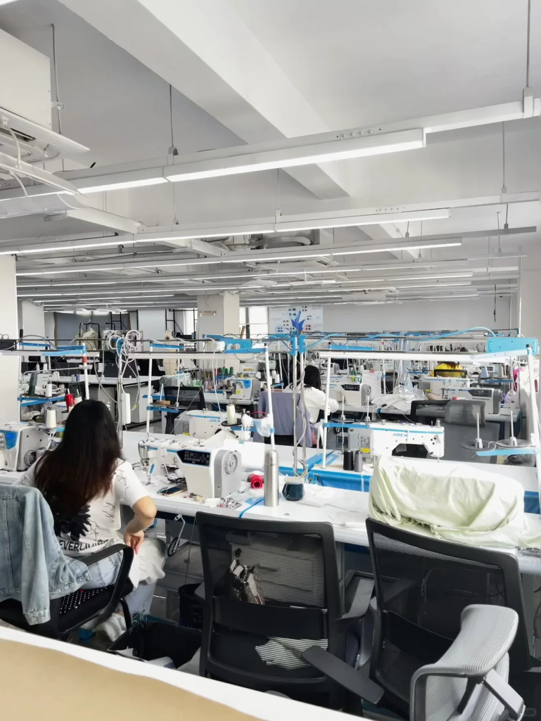 女装供应链 可小批量拿货5件起 现货闪发