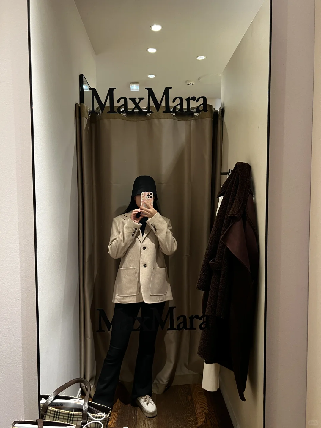 逛巴黎河谷打折村逛出上班开会的感觉