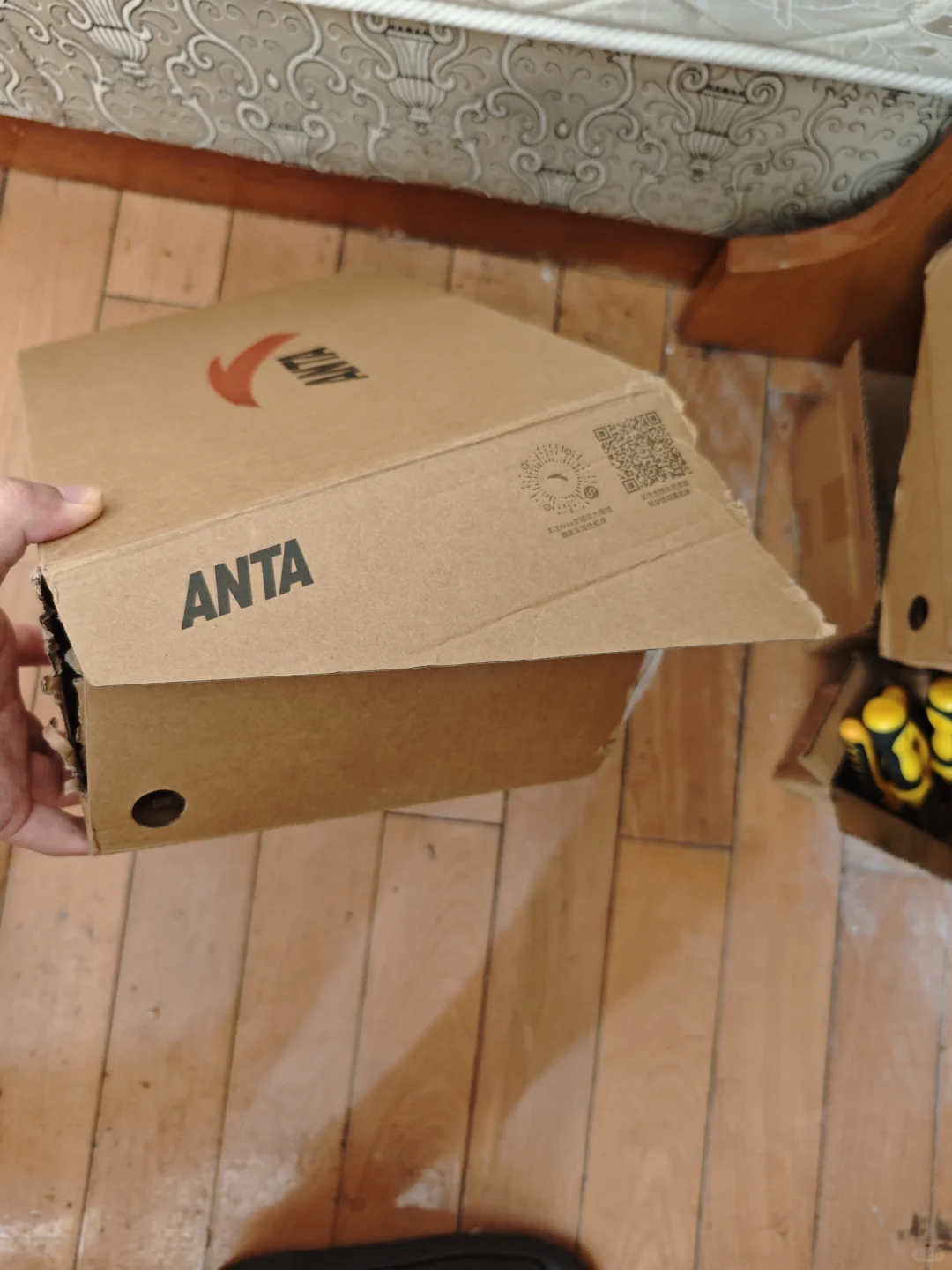 普通鞋盒制作垃圾桶！