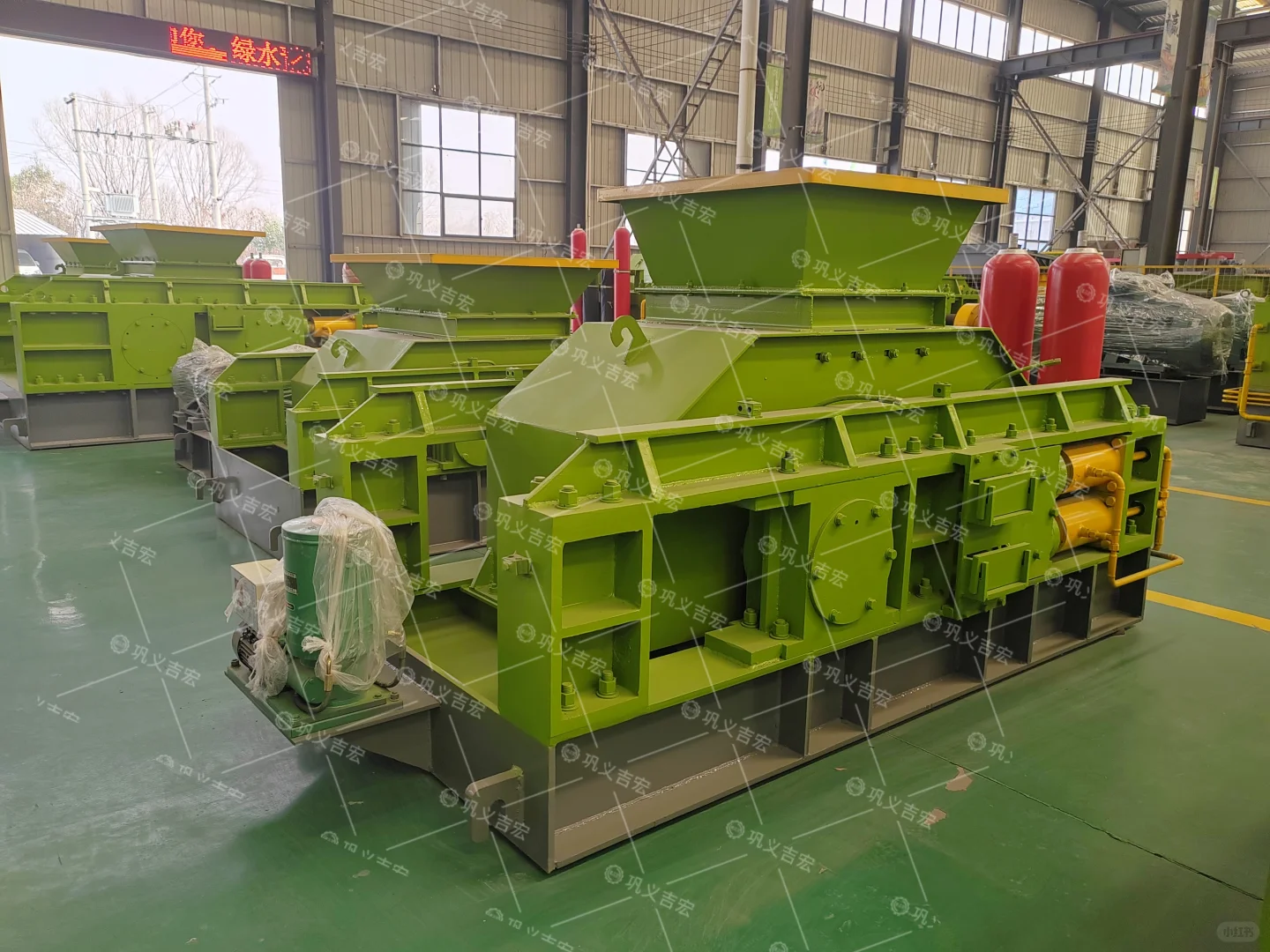 液压对辊机：尾矿资源化利用的绿色技术革新