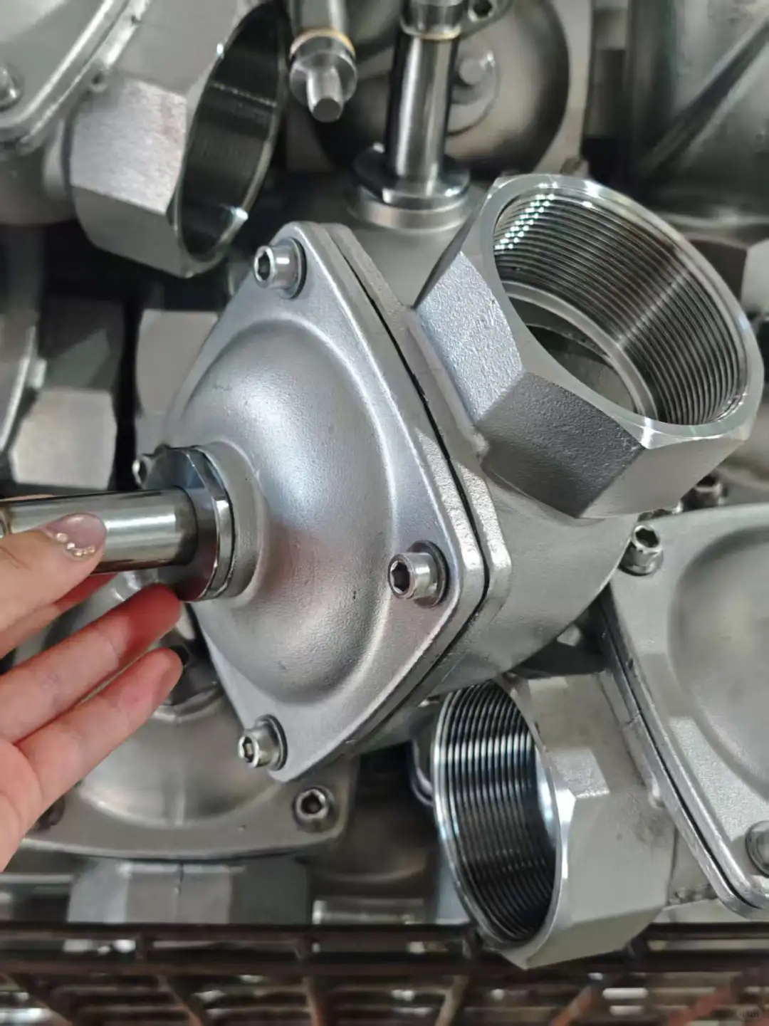 别人开关感情，我开关水流