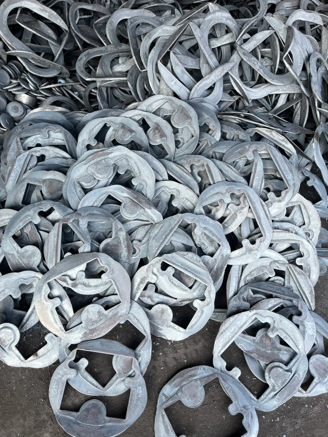 现金大量收购锻打热冲，马蹄铁