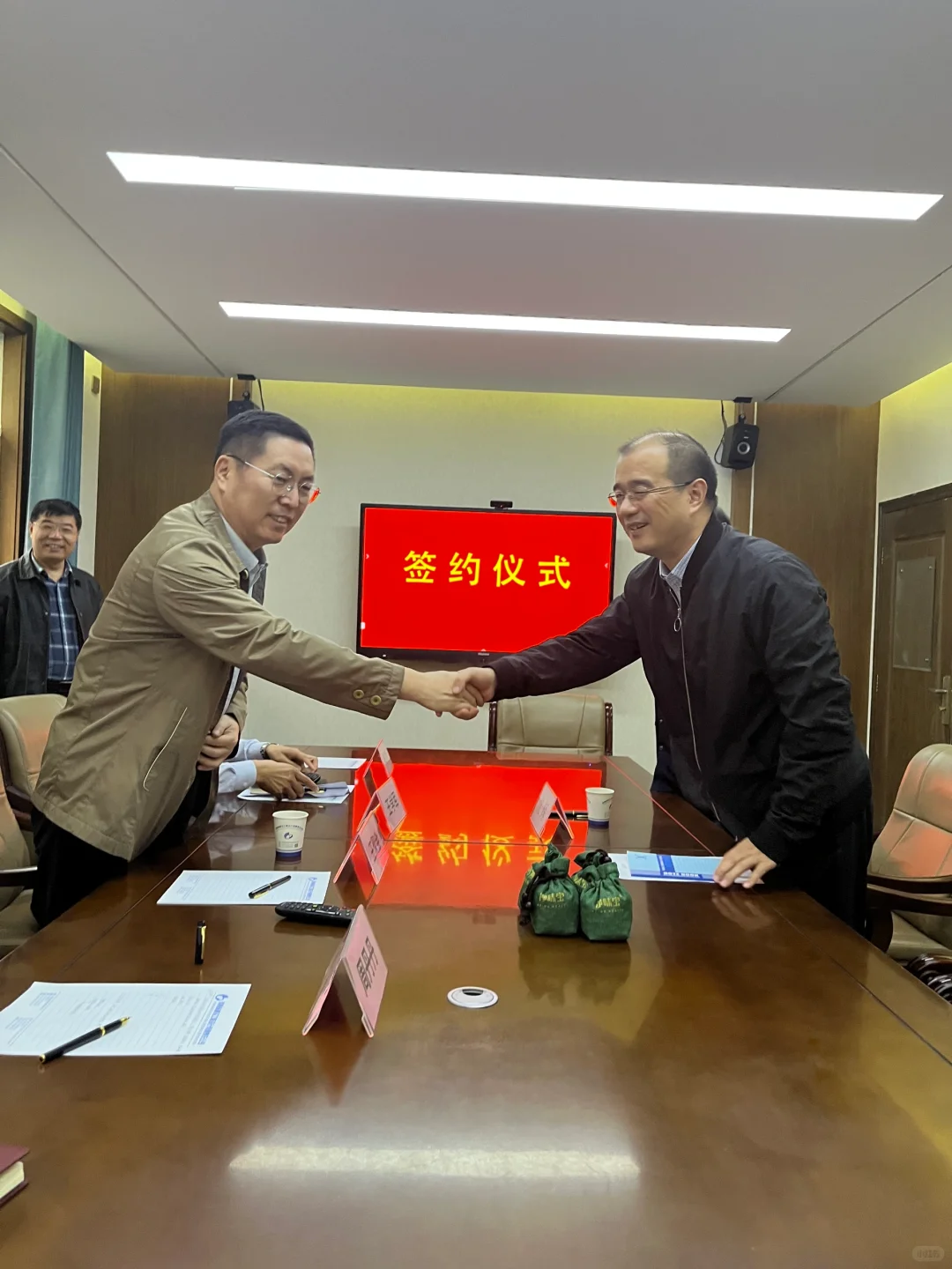 又签了一个