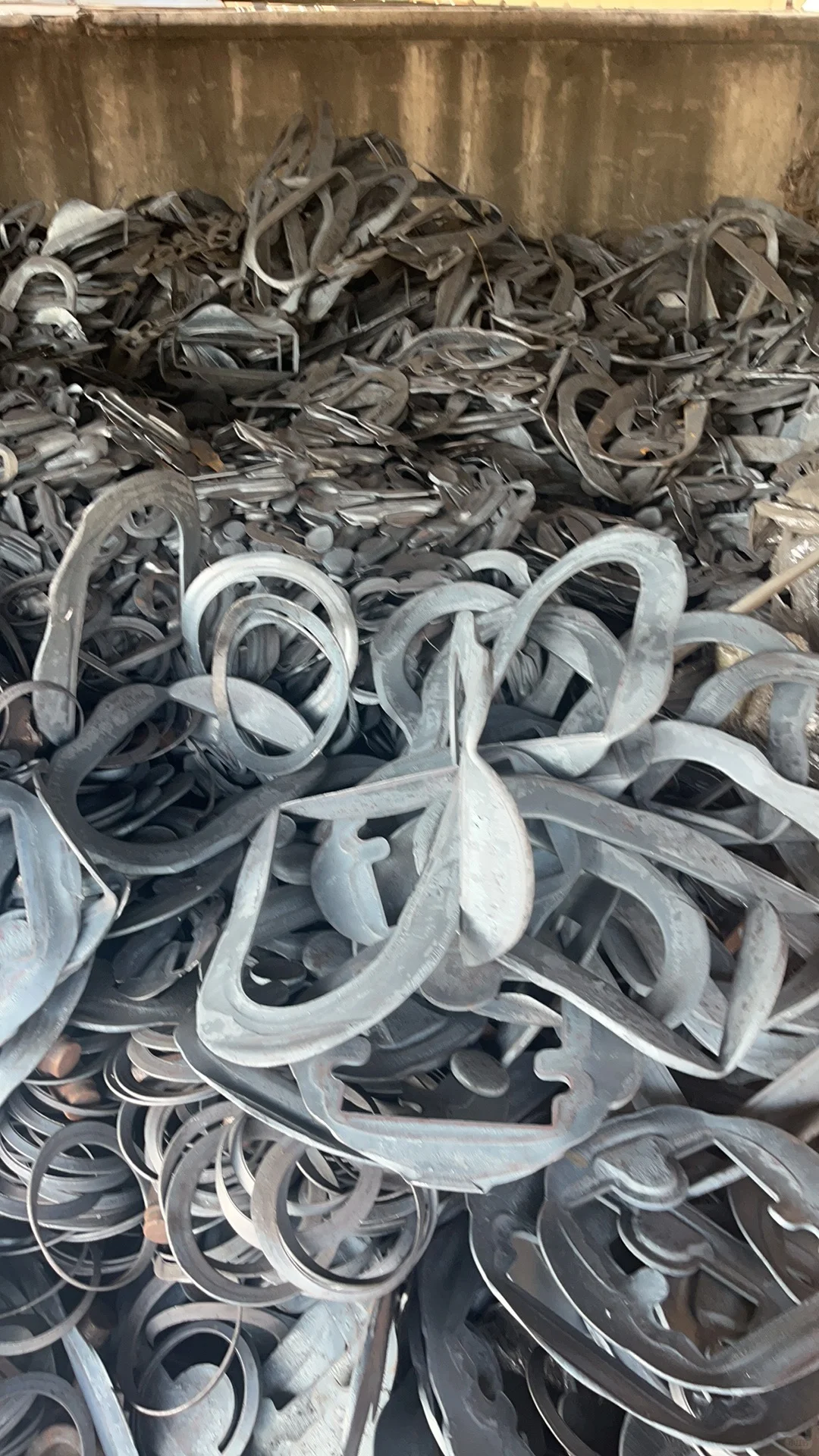 现金大量收购锻打热冲，马蹄铁