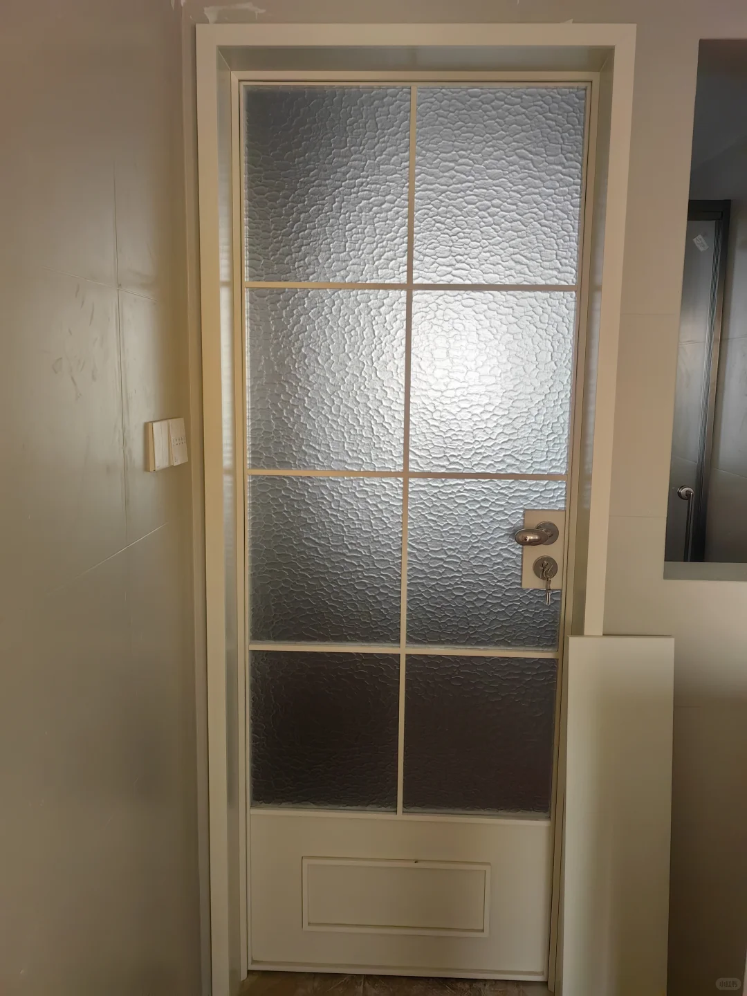 想知道大家这玻璃门花了多少?