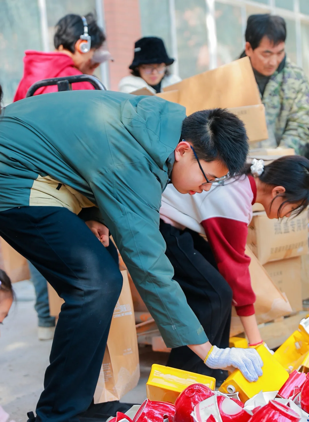 我把陶瓷碎片戴在了手上