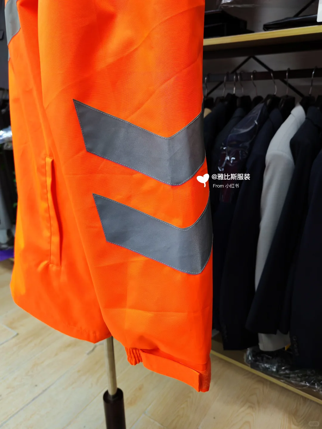 我们专门定制环卫工作服定制一样可以高大上