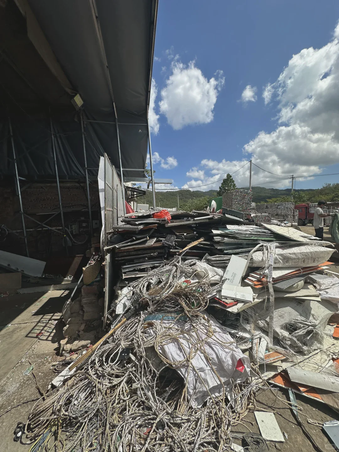 废品回收赚钱内幕大揭秘！你也能开上奔驰