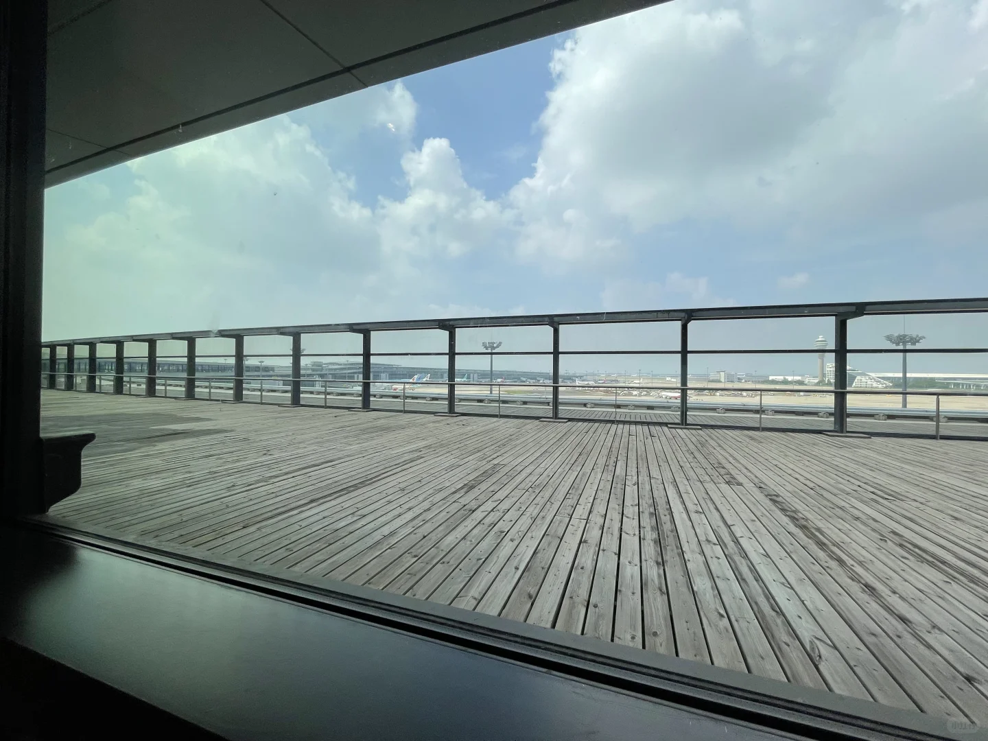 浦东T2卫星厅的大阳台