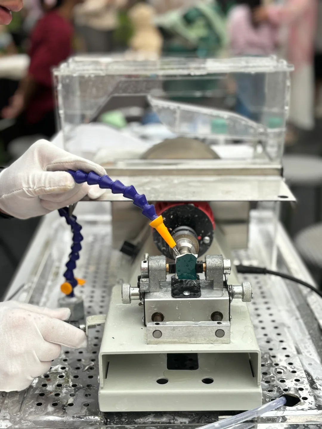 我把陶瓷碎片戴在了手上