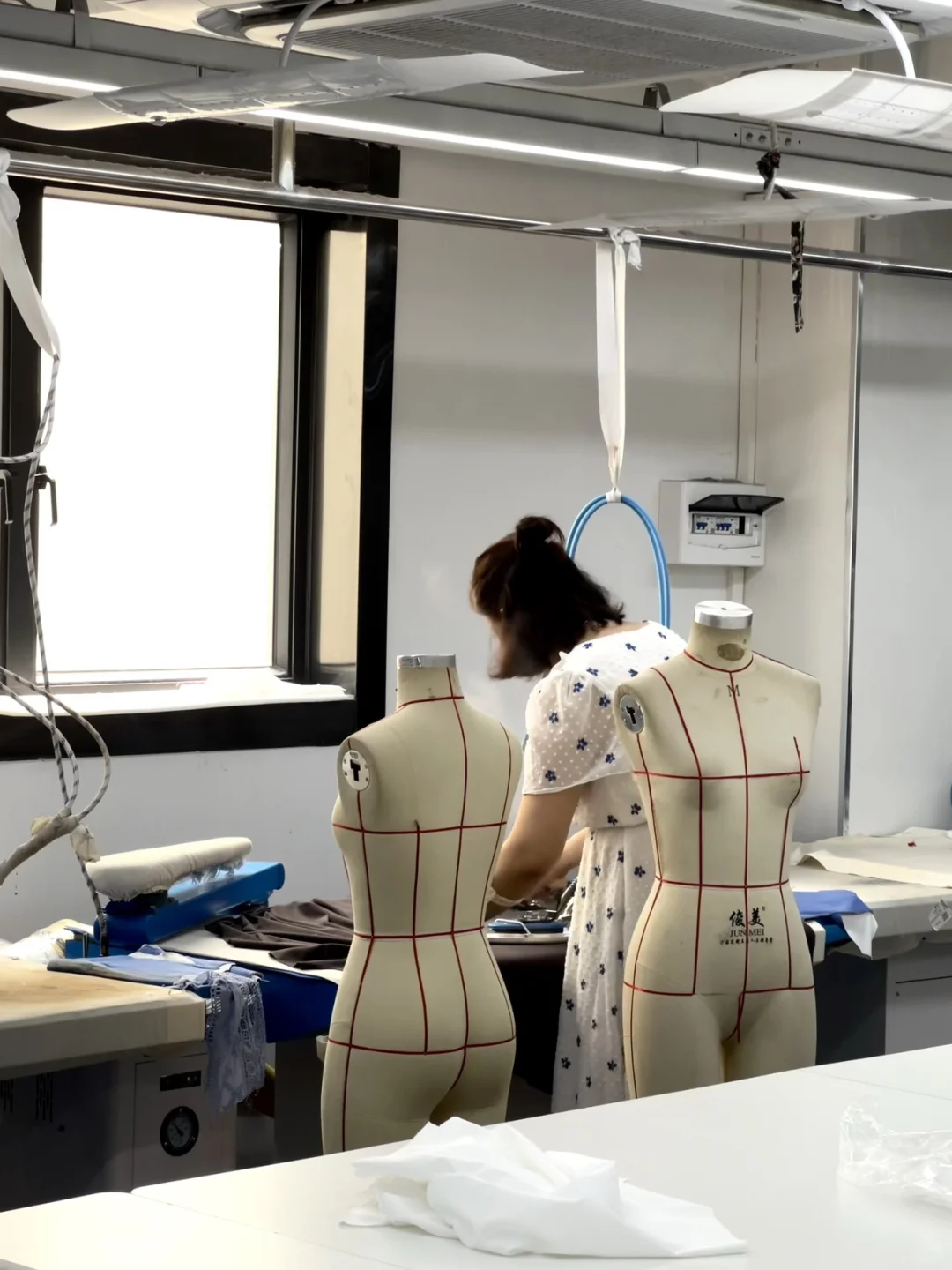 女装供应链可小批量拿货 5件起 现货闪发