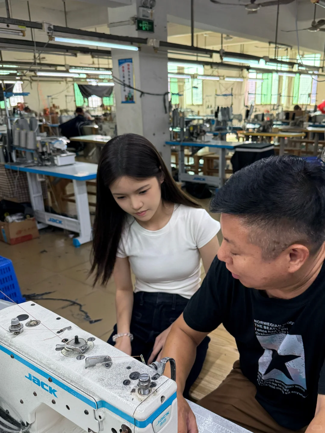 00后创业｜厂妹学做牛仔裤的一天！厂花的日常