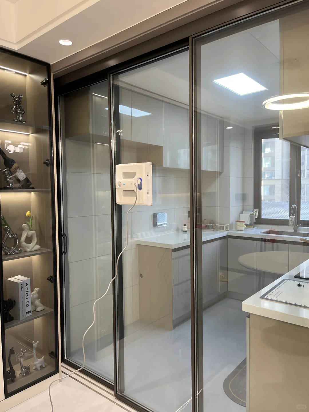 关于我买了个擦窗机器人,邻居都来找我租…