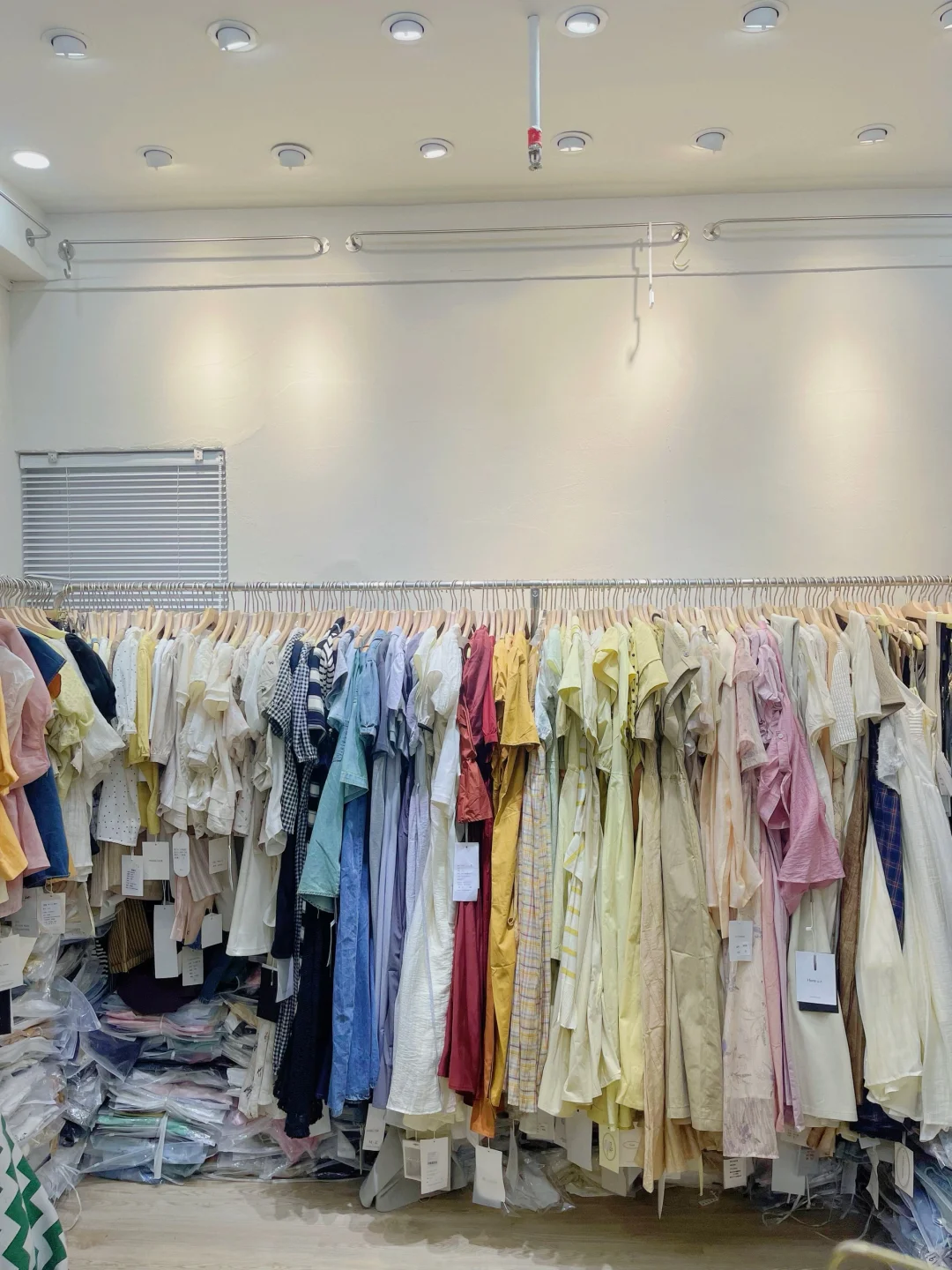 汕头一家不跟风的实体批发女装 混批无压力