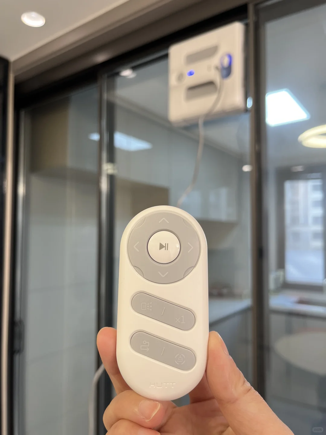 关于我买了个擦窗机器人,邻居都来找我租…