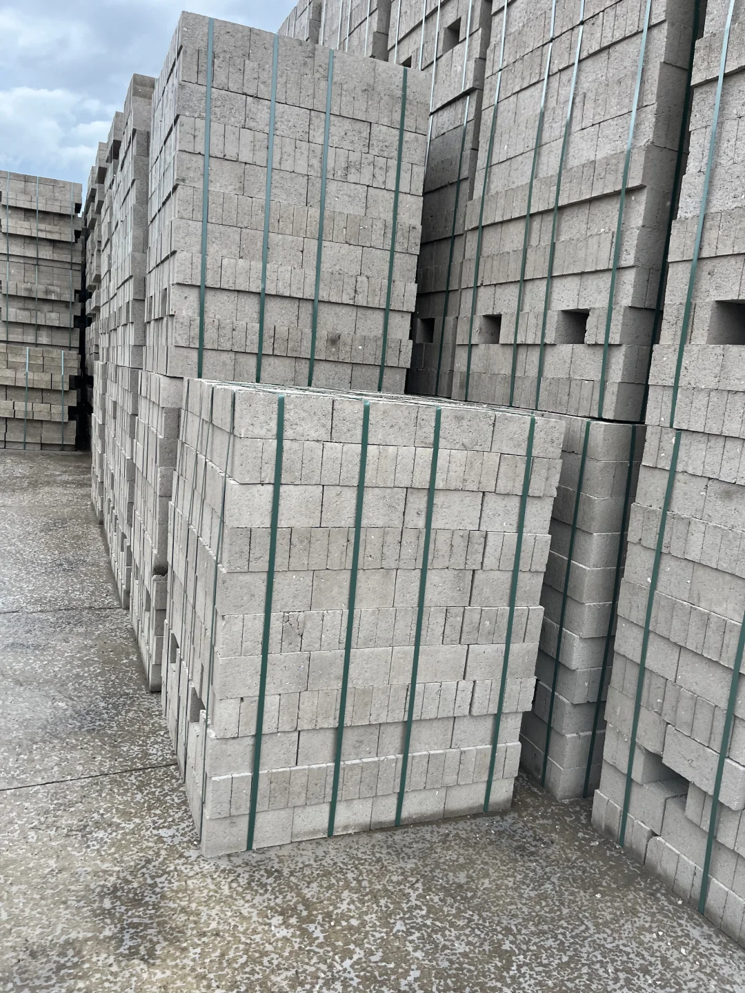 水泥砖源头厂家，珠三角地区都可以送