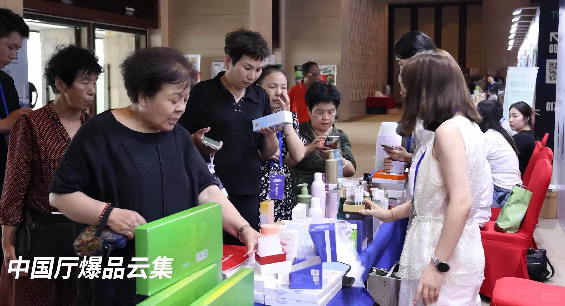 “众多品类厂商代表”签约现场！