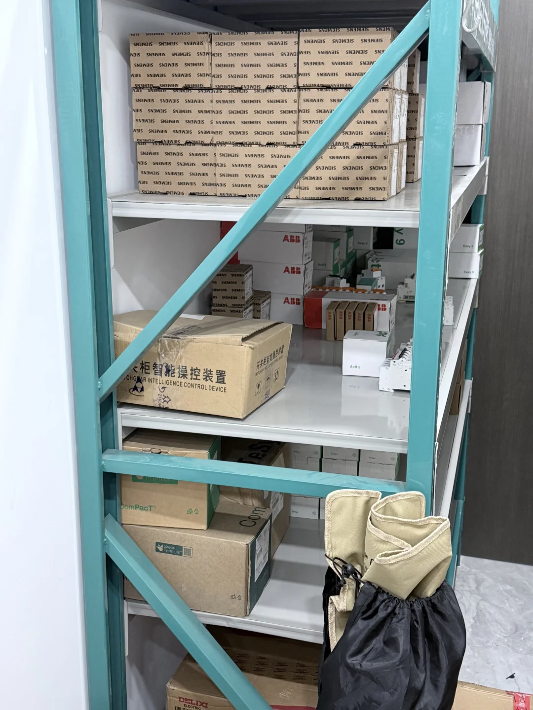 来个配电，工控采购，大量现货。