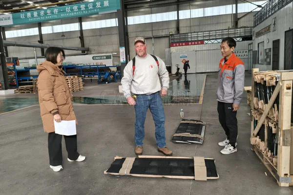 北美客户都来考察！亲临彩麟工厂验证彩石瓦