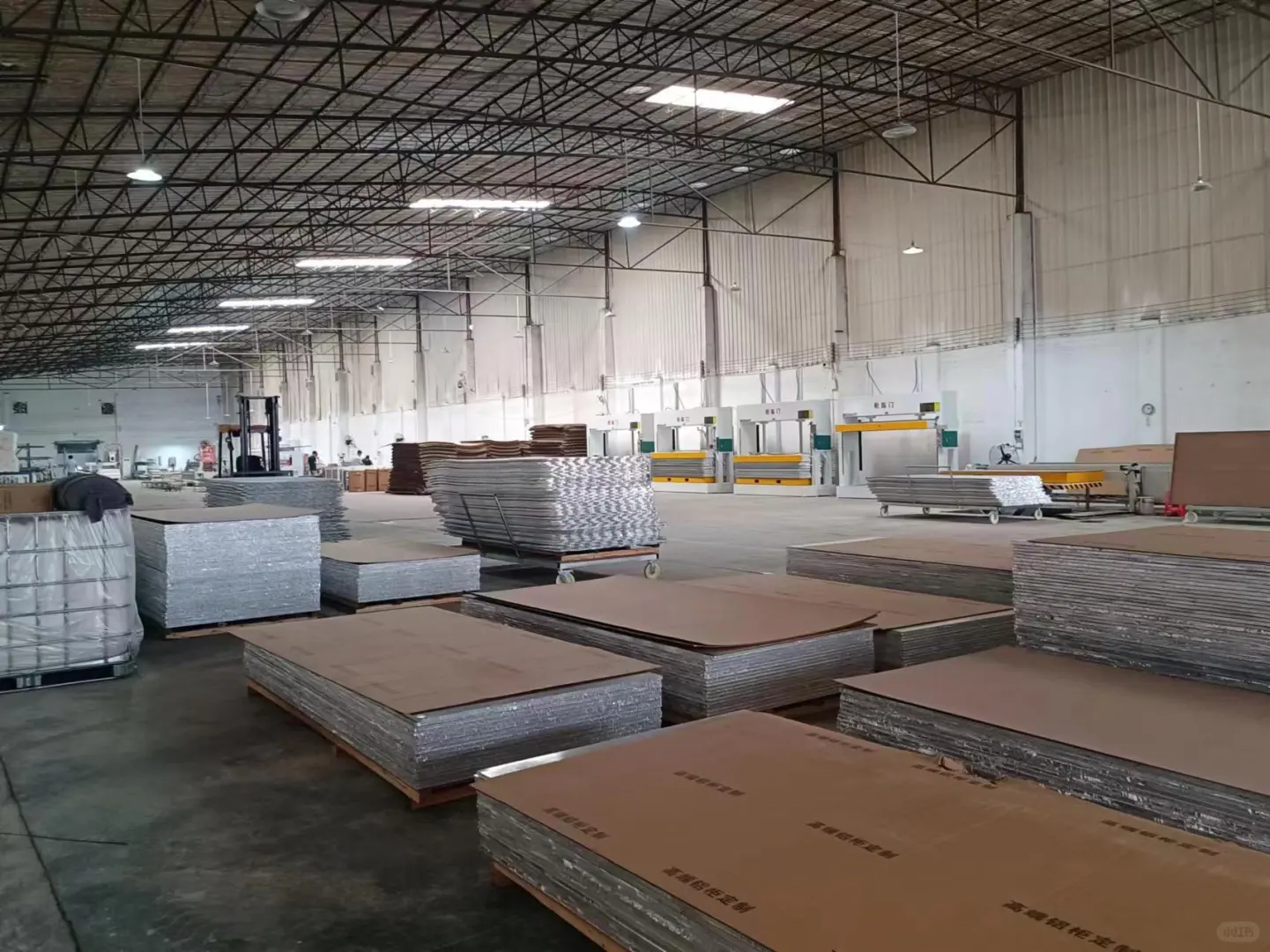 西北最大的蜂窝板工厂