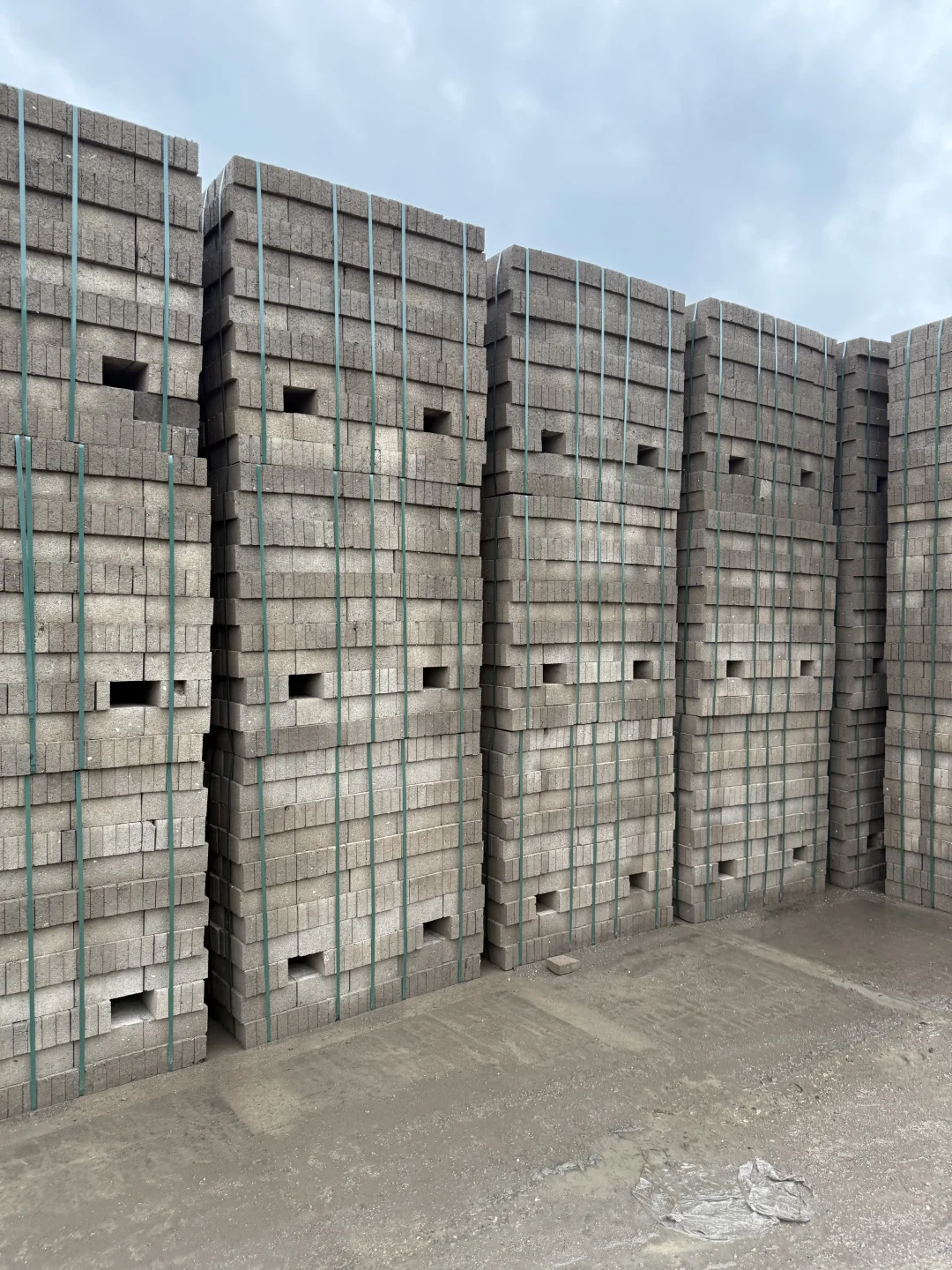 水泥砖源头厂家，珠三角地区都可以送