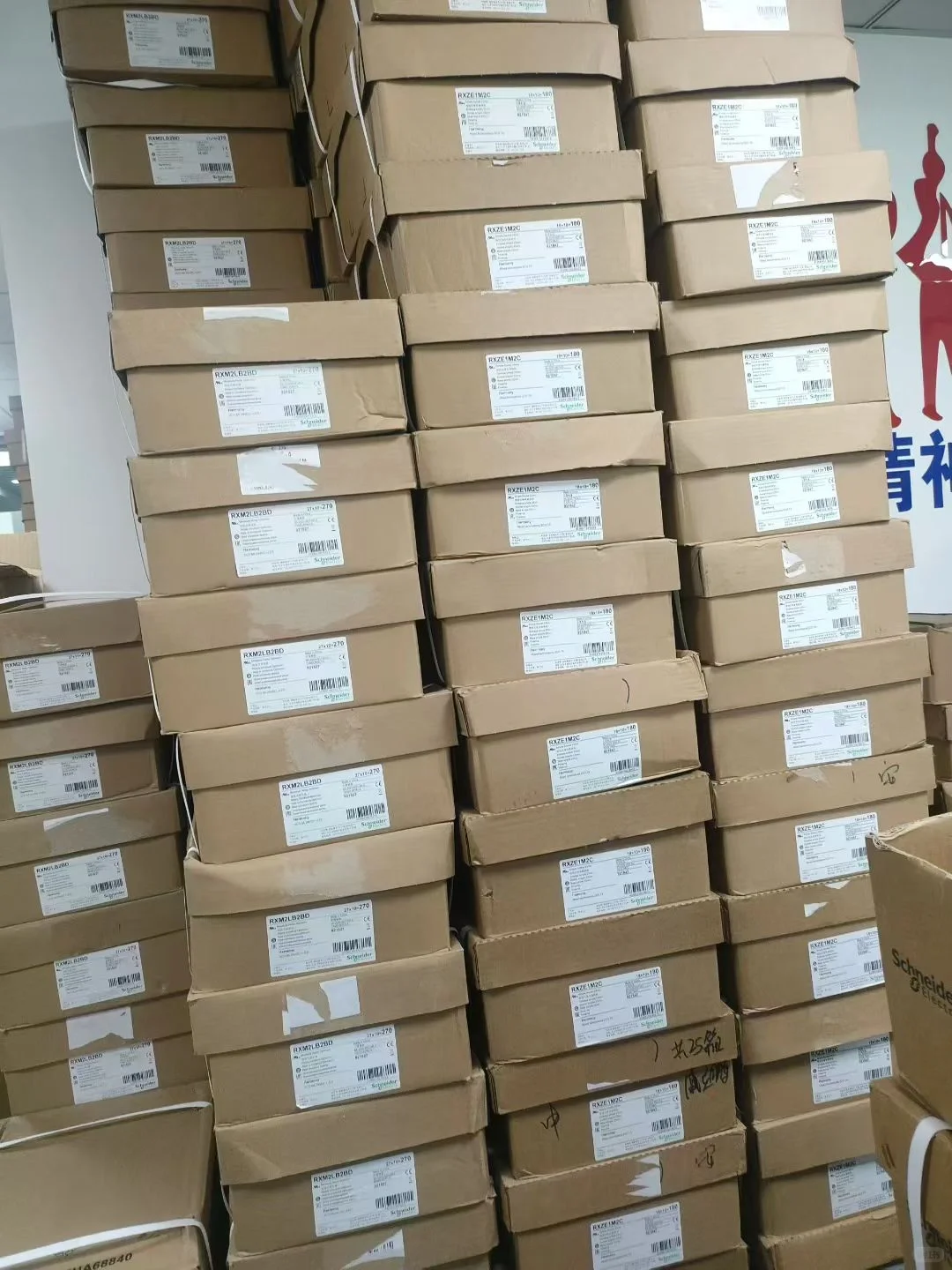 承接施耐德开关断路器电源